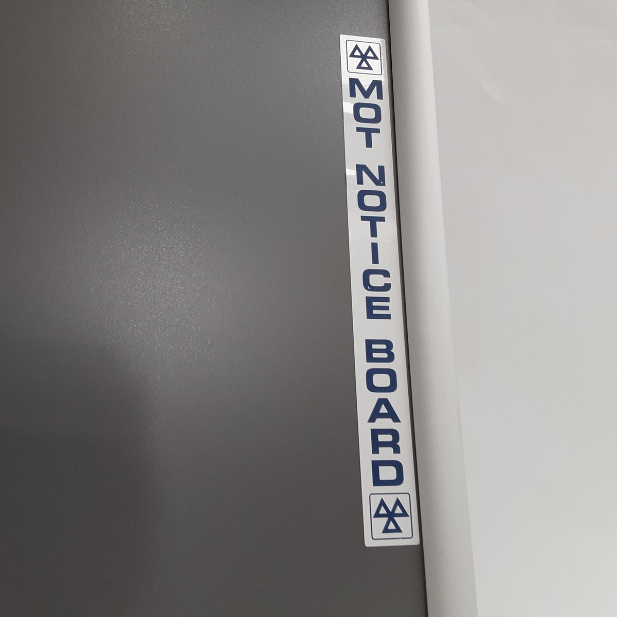 JDGE00143-3.png