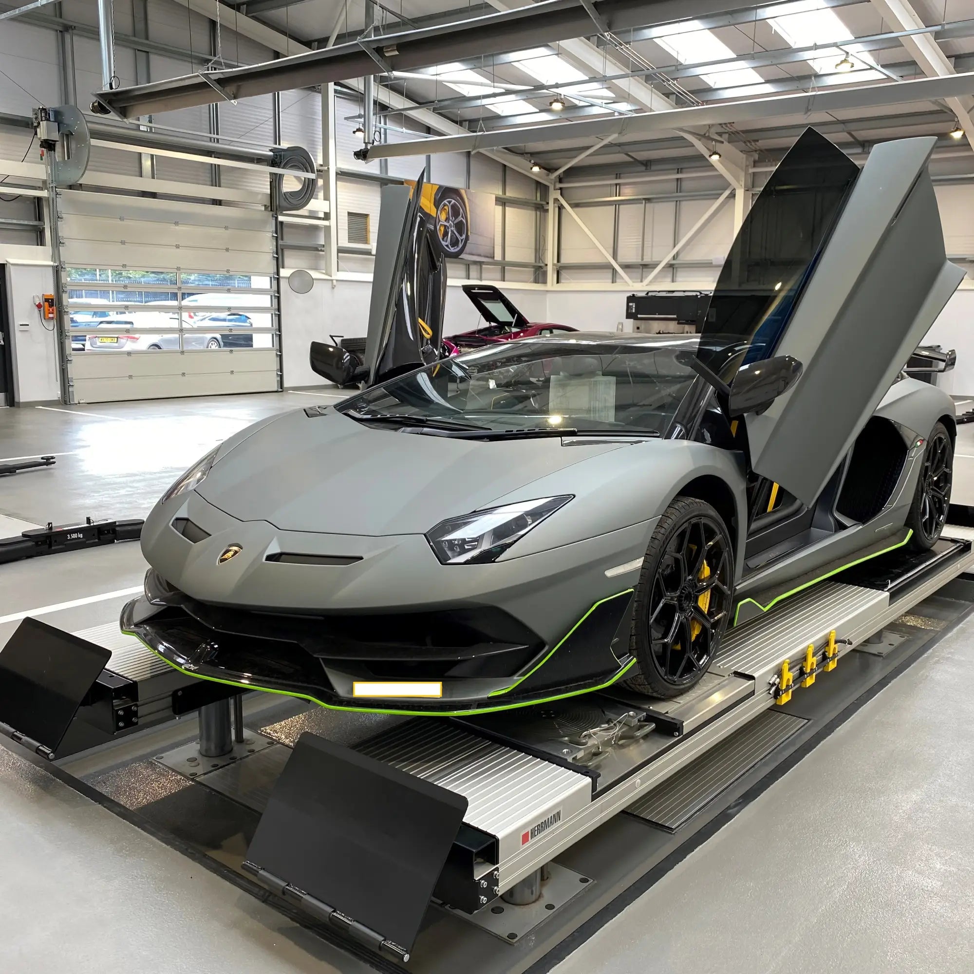 Herrmann Alutrack 4000kg Service 4 Piston Lift
