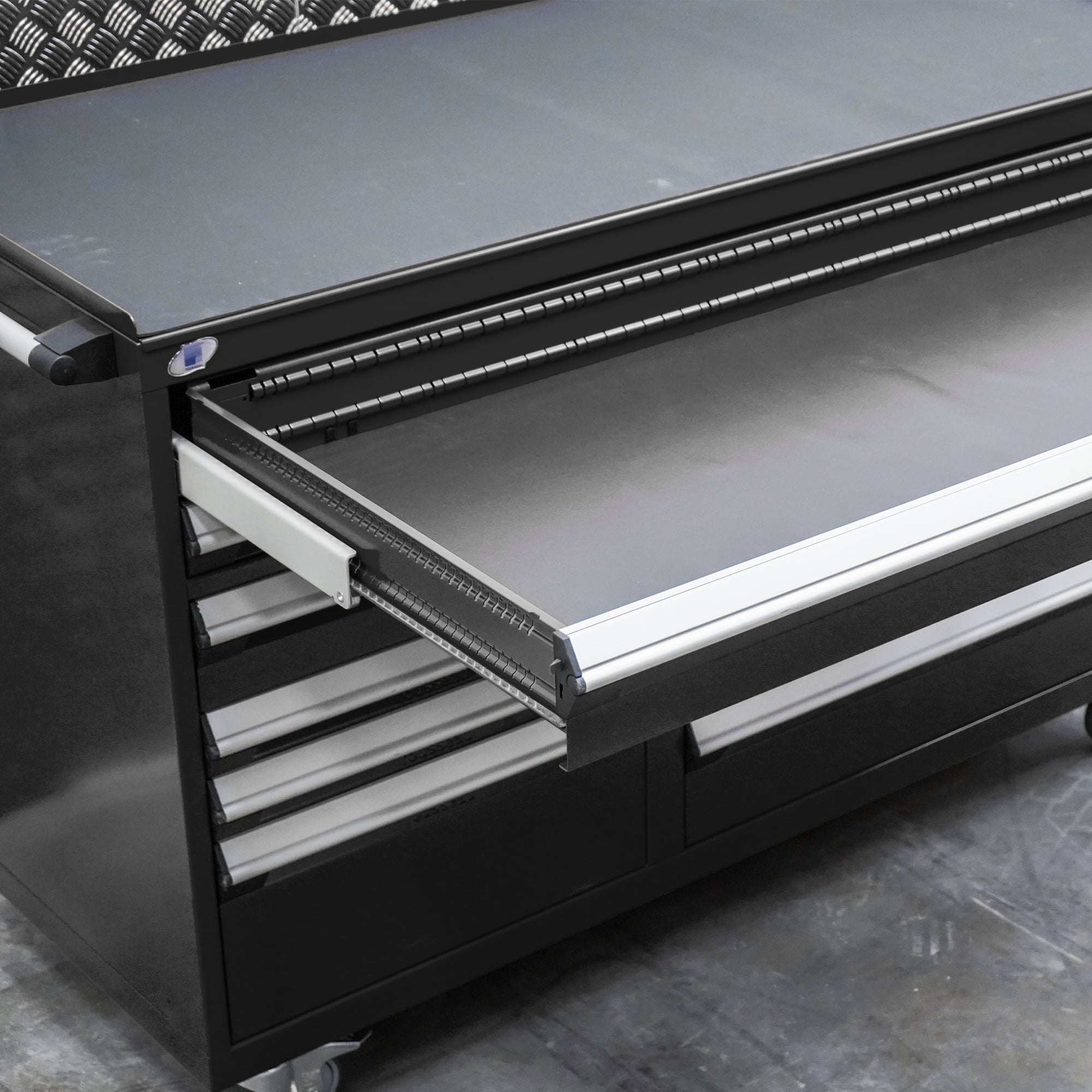 Rousseau Mobile 11 Drawer 60 Inch Black Toolbox
